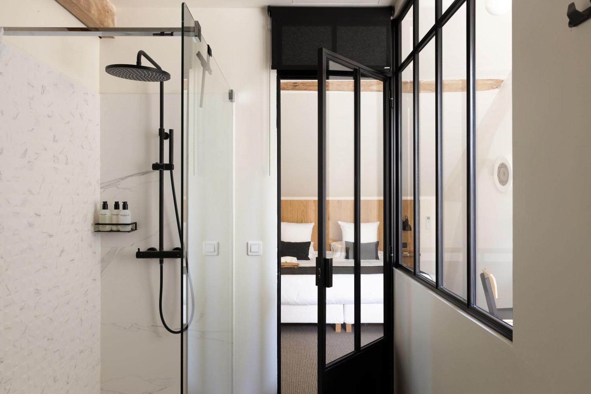 Chateau De La Resle - Design Hotels Montigny-la-Resle Quarto foto
