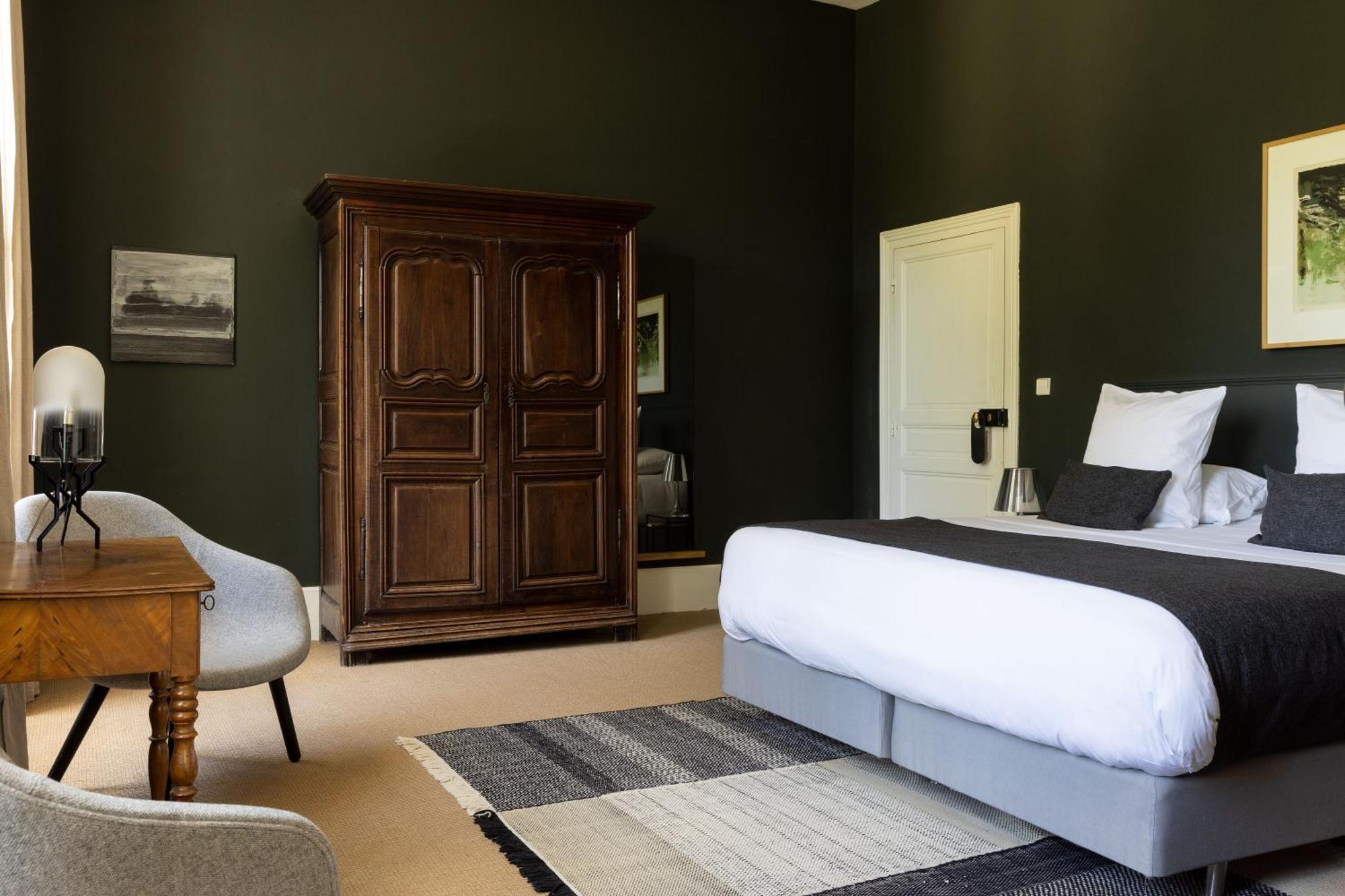 Chateau De La Resle - Design Hotels Montigny-la-Resle Quarto foto