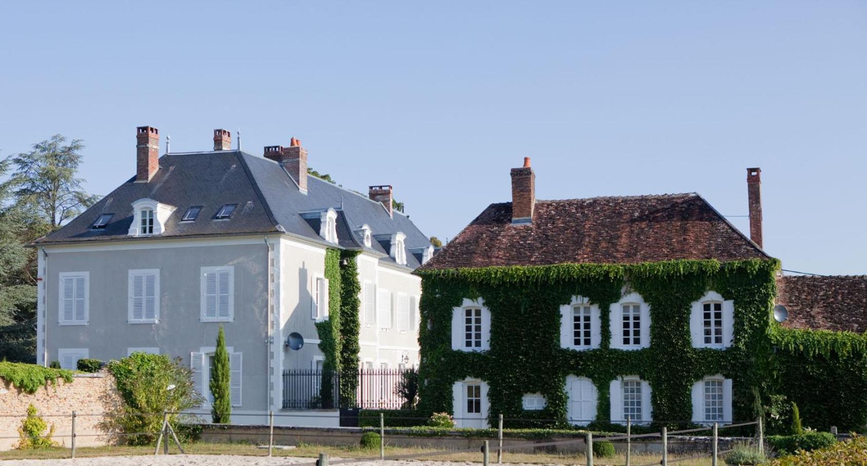 Chateau De La Resle - Design Hotels Montigny-la-Resle Quarto foto